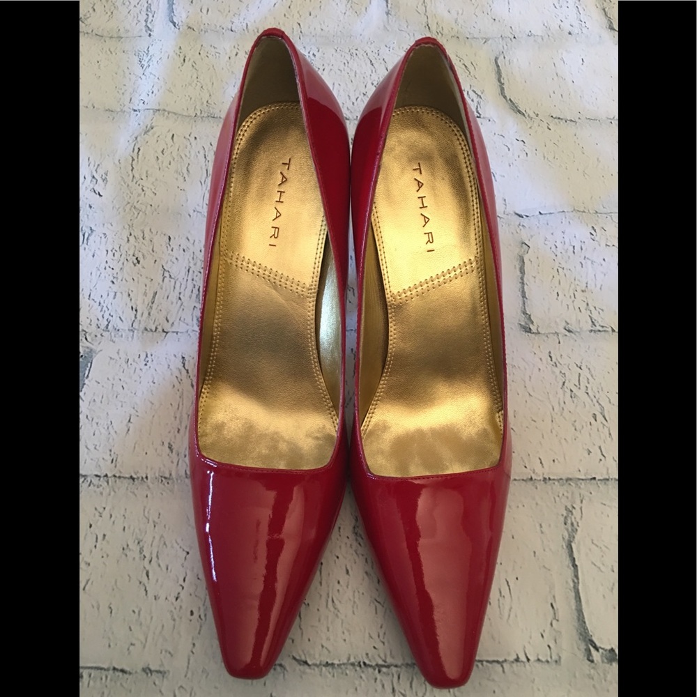 tahari pumps